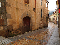 Caminar por las calles de Gata